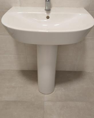 Lavandino a colonna vitra in ceramica bianca