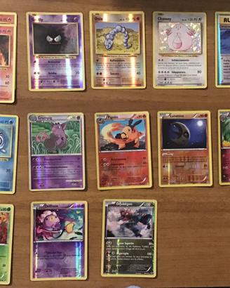 125 carte Pokémon + steel box