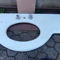 ripiano in marmo lavandino bagno più piatto doccia