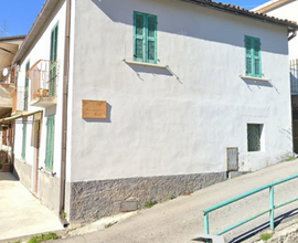 Terreni agricoli e da pascolo e casa in campagna