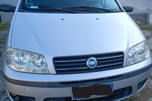 Auto Punto color grigio