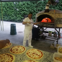 Sono pizzaiolo con esperienza 20 anni tutti tipi d