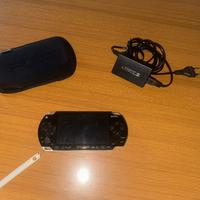Sony PSP 1000 con caricatore e custodia + 7 giochi