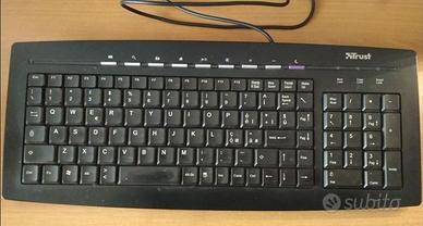 Tastiera USB Thrust Slimline + mouse Logitech
