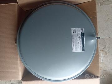 Vaso di espansione caldaia.