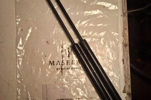 Maserati Biturbo pistoncini cofano