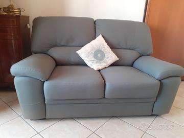 Divano ecopelle 2 posti come nuovo!