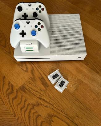 Xbox one s 1tb con volante Trust e giochi