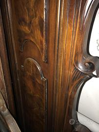 Letto matrimoniale in legno intarsiato