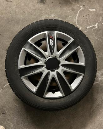 Gomme invernali con cerchi e copri cerchi 185/60/1