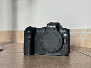 Canon R con 4000 scatti + 4 batterie originali