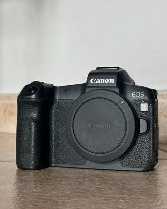 Canon R con 4000 scatti + 4 batterie originali