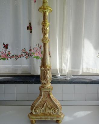 CANDELIERE in legno.