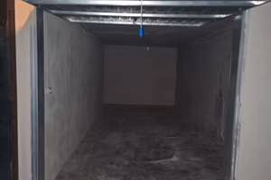 Box per auto 36mq-9x4mt - Libero