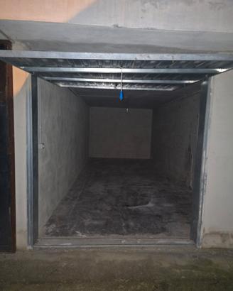 Box per auto 36mq-9x4mt - Libero