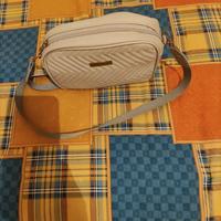 Piccola borsa a tracolla trapuntata