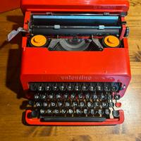 Macchina da scrivere Olivetti Valentine originale