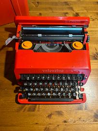 Macchina da scrivere Olivetti Valentine originale