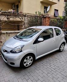 Aygo Toyota 1.0 automatica 2011 solo 79.000 km