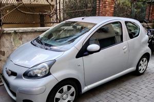 Aygo Toyota 1.0 automatica 2011 solo 79.000 km