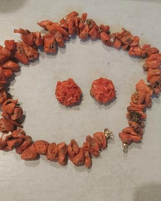 collana girocollo e orecchini in vero corallo 