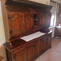  cucina - porta TV - tavolo - sedie - credenza