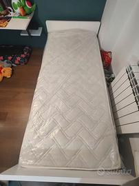 Materasso singolo a molle insacchettate usato