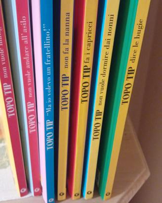 Libri e giocattoli per banbini( grembiuli , varie
