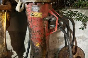 Martello pneumatico per scavatore