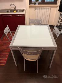 Tavolo con 4 sedie