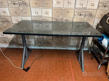 Scrivania elettrica motorizzata Ikea