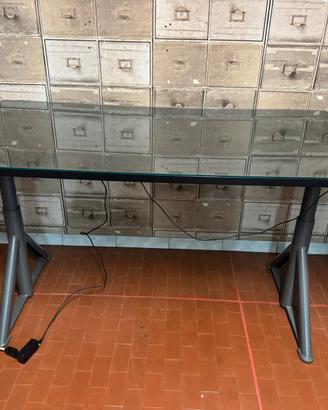 Scrivania elettrica motorizzata Ikea