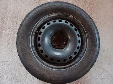 Pneumatici invernali con cerchi 215/65R16  Dunlop 