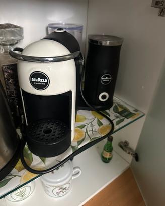 Macchina caffe’ capsule con cappuccinatore