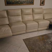 Divano in pelle.....mt 4