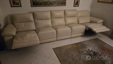 Divano in pelle.....mt 4