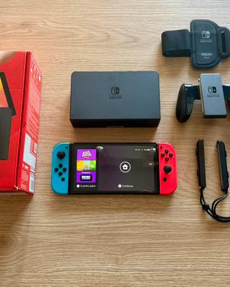 Nintendo Switch OLED con accessori e giochi
