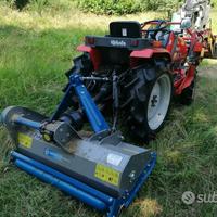 Trattorino Kubota con pala