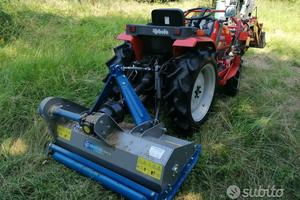 Trattorino Kubota con pala