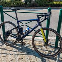 BMC URS Two Apex gravel carbonio