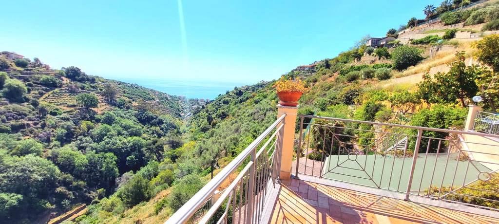 Villa di 244 m² con più di 5 locali a Bordighera - Altro