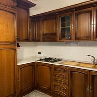 CUCINA ANGOLARE CLASSICA IN LEGNO MULTISTRATO NOCE