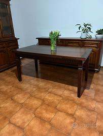 Tavolo il legno massello