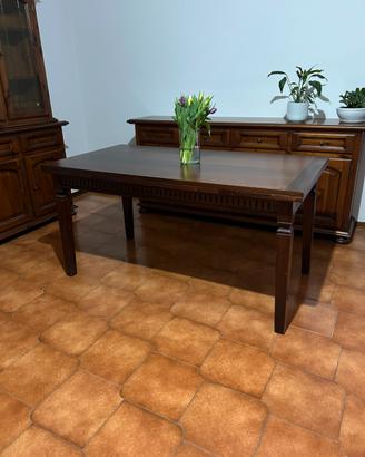 Tavolo il legno massello