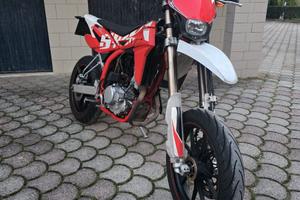 Moto SWM SM 125 R