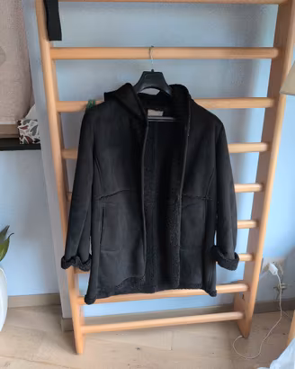 Giacca in finta pelle nero con cappuccio