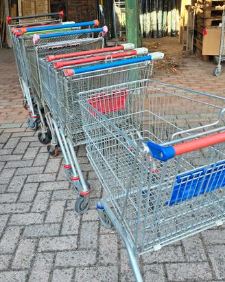 carrelli spesa con ruote