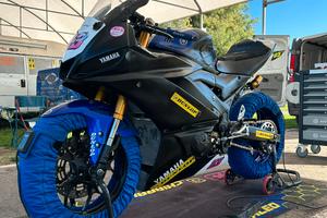 YAMAHA R3 PISTA