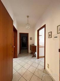Appartamento di 138 m² con 5 locali e box auto a S