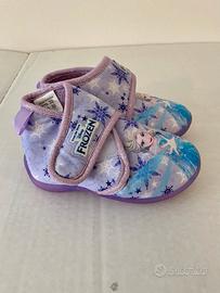 Pantofole Frozen n 24 (€8)